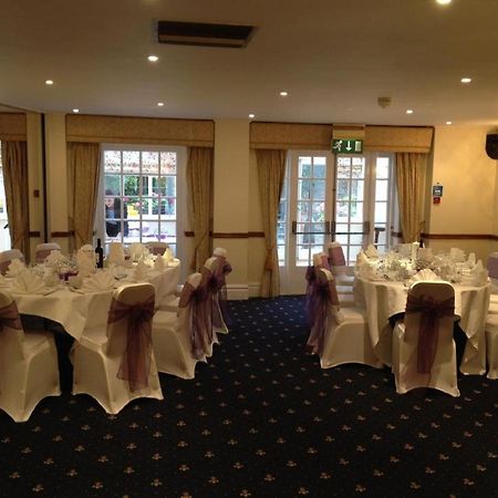 Warren Lodge Shepperton Esterno foto