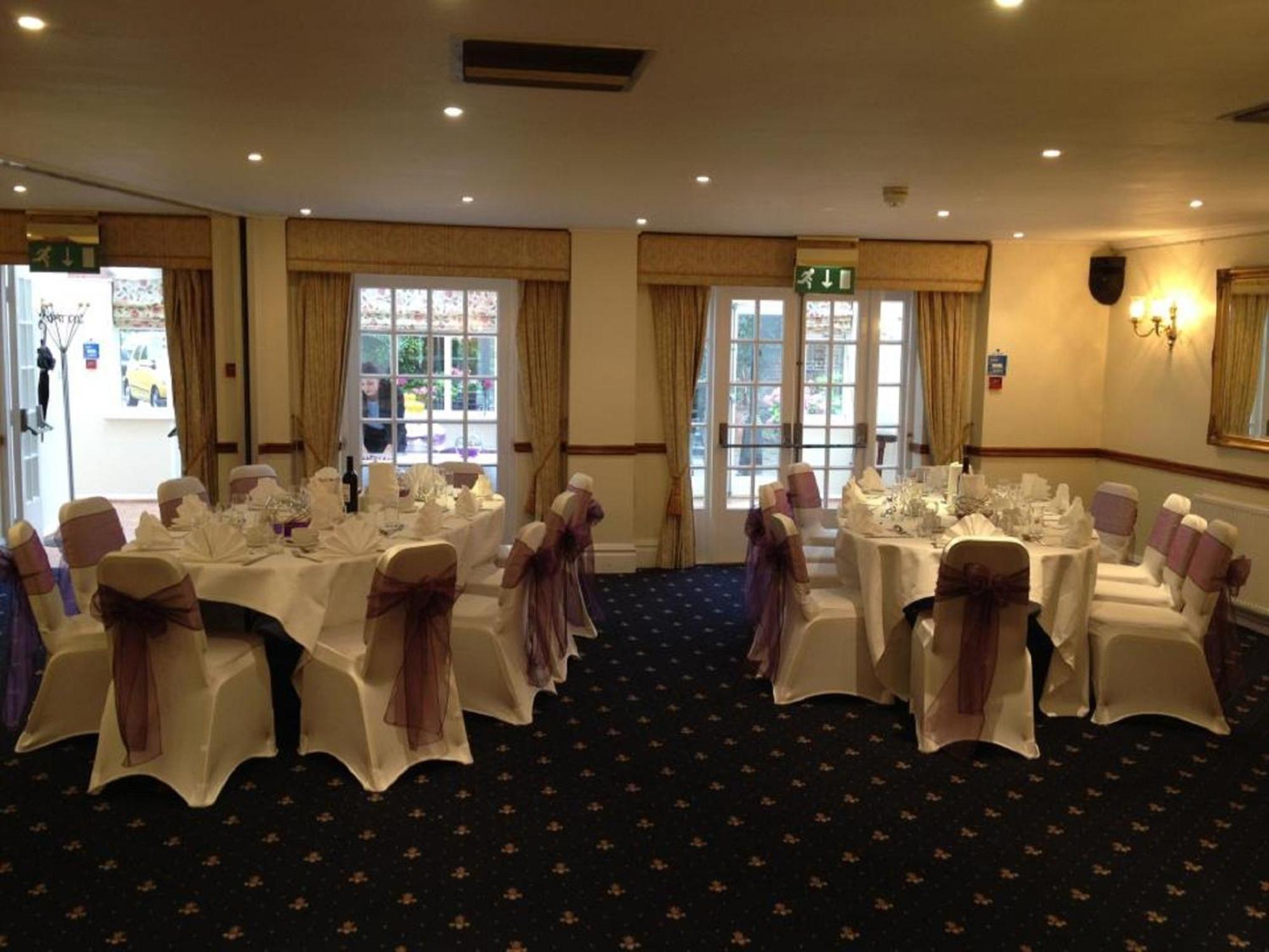 Warren Lodge Shepperton Esterno foto