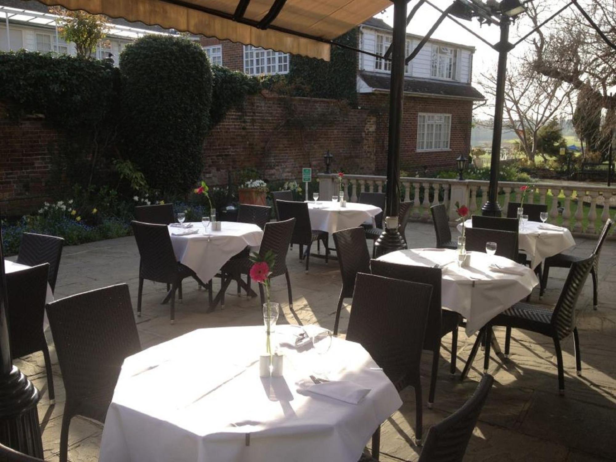 Warren Lodge Shepperton Esterno foto