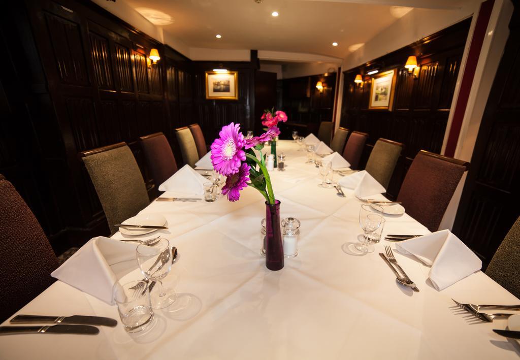 Warren Lodge Shepperton Esterno foto