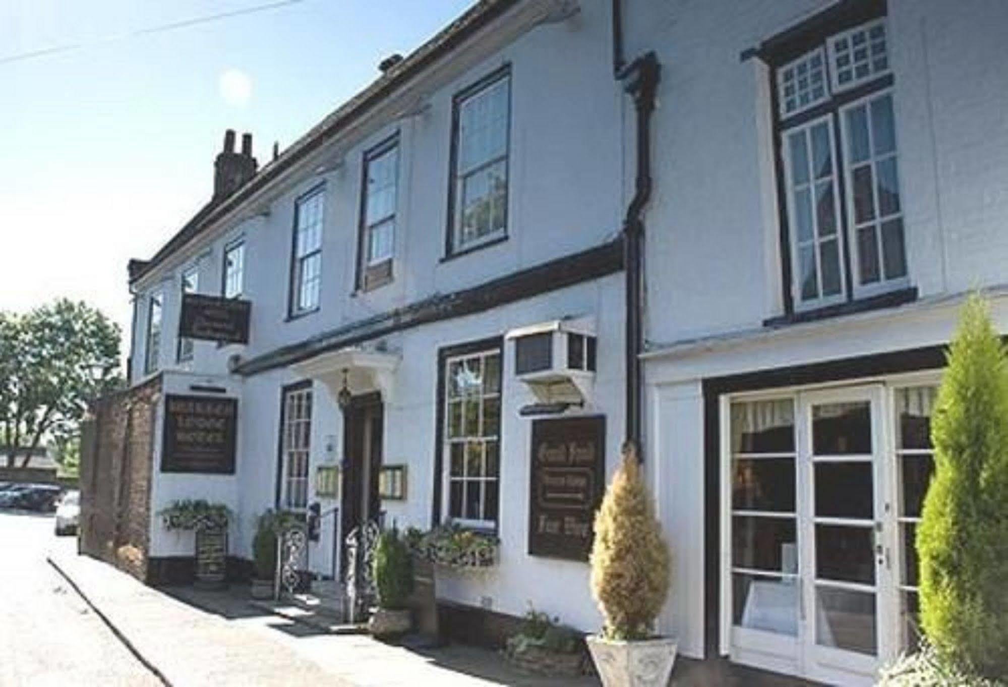 Warren Lodge Shepperton Esterno foto