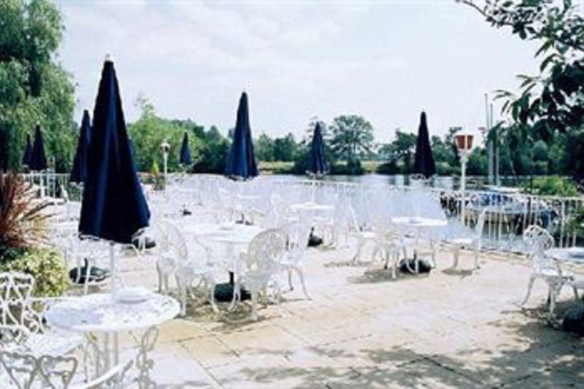 Warren Lodge Shepperton Ristorante foto
