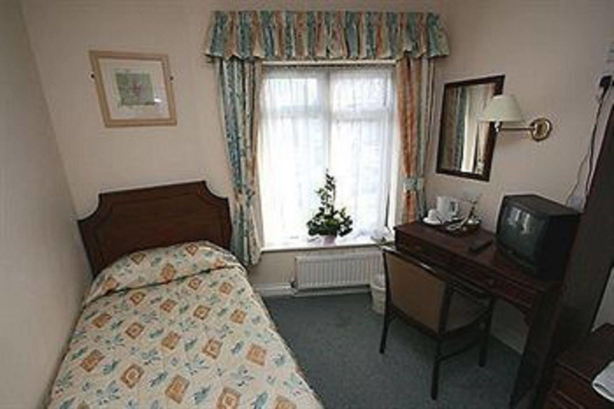 Warren Lodge Shepperton Camera foto