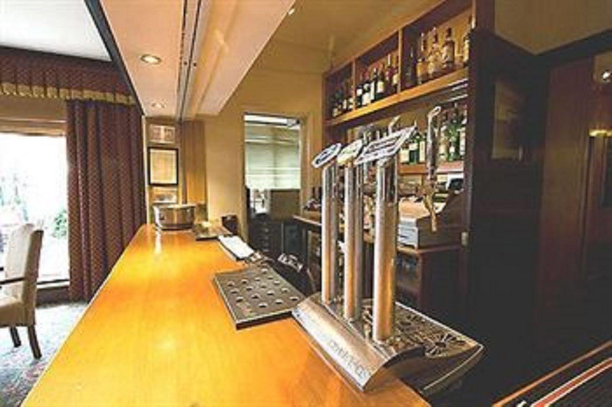 Warren Lodge Shepperton Ristorante foto