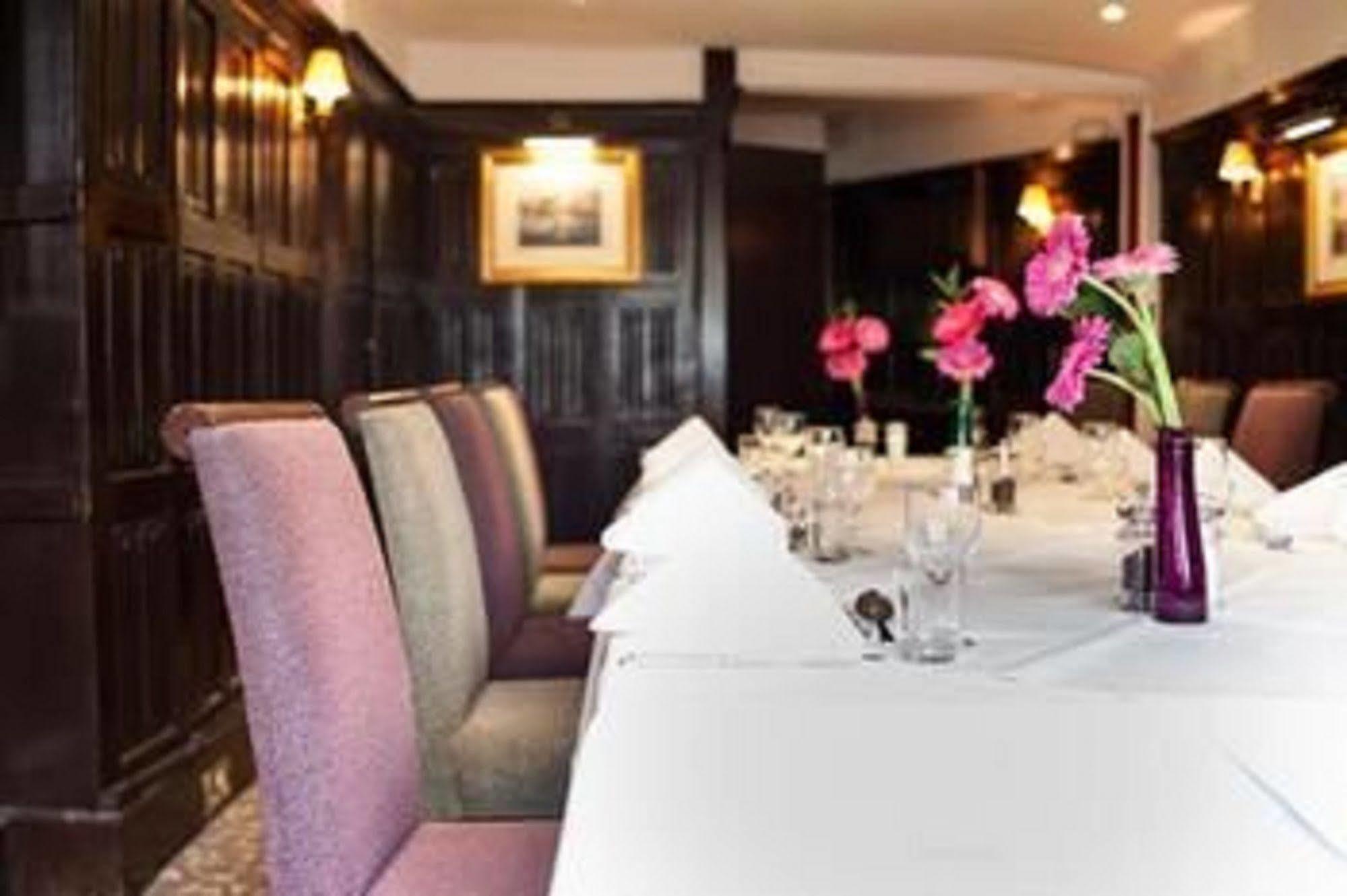 Warren Lodge Shepperton Esterno foto